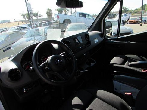 Used 2023 Mercedes-Benz Sprinter 2500 image 10
