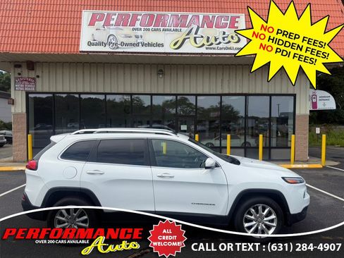 Used 2017 Jeep Cherokee Limited w/ Luxury Group AWD/4WD image 2
