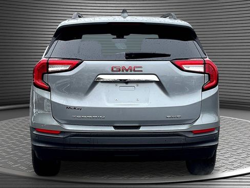 Used 2024 GMC Terrain SLE w/ Driver Convenience Package image 5