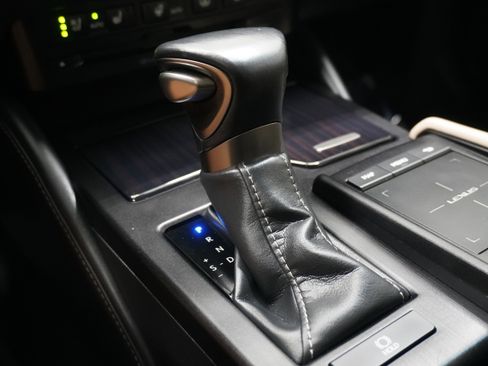 Used 2019 Lexus ES 350 w/ Luxury Package image 22