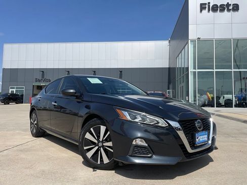 Certified 2022 Nissan Altima 2.5 SV FWD image 1