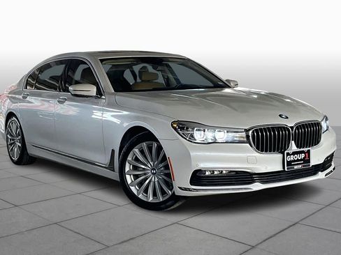 Used 2018 BMW 740i image 3