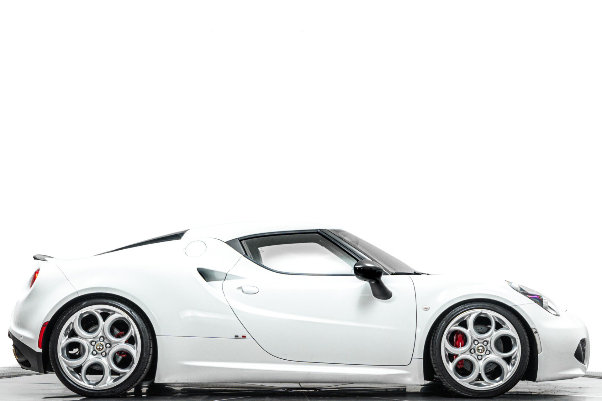 Used 2015 Alfa Romeo 4C Coupe w/ Leather Interior Group RWD image 2