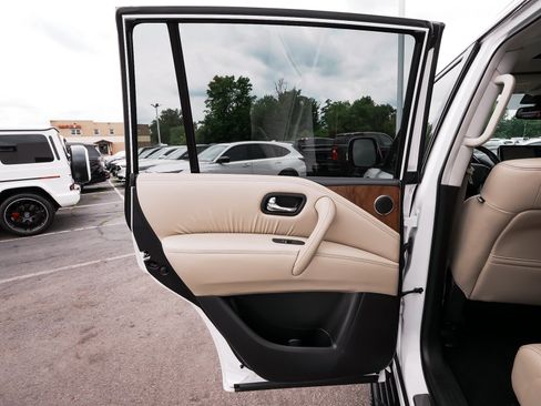 Used 2023 Nissan Armada SL w/ Captain's Chairs Package AWD/4WD image 13