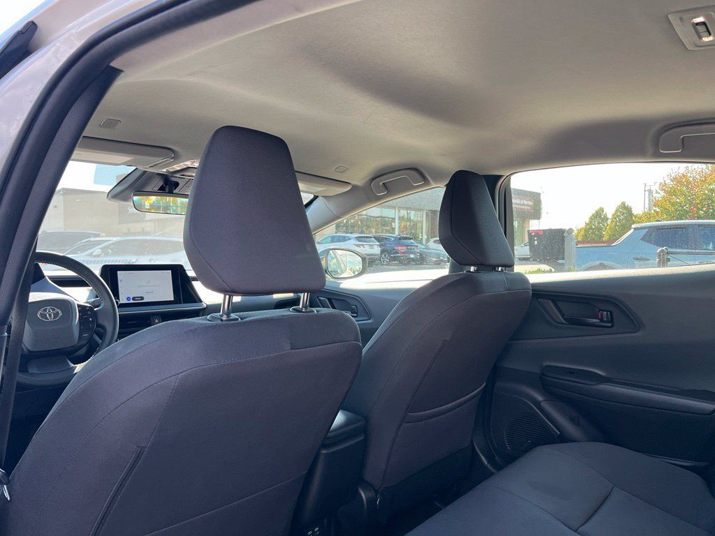 Used 2025 Toyota Prius LE FWD image 13