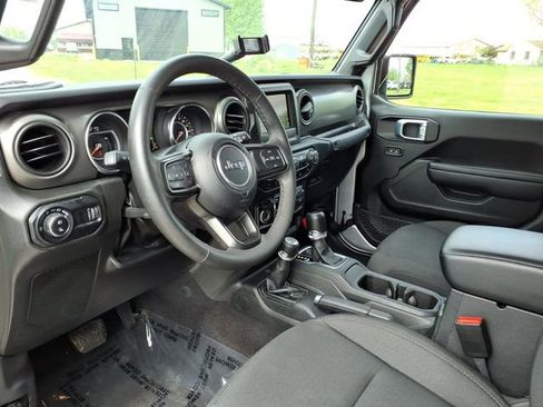 Used 2023 Jeep Gladiator Sport AWD/4WD image 12