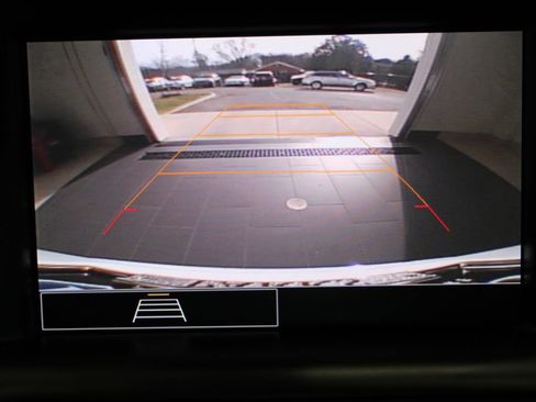 Used 2024 GMC Terrain SLE image 17