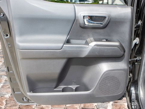 Used 2023 Toyota Tacoma TRD Sport w/ Advanced Technology Package image 11