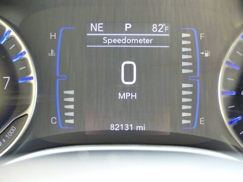 Used 2019 Chrysler Pacifica Touring-L FWD image 48