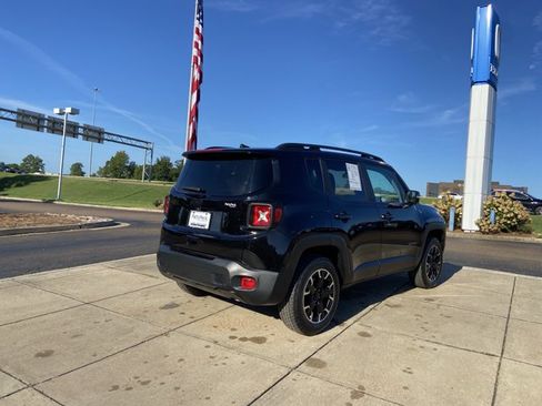 Used 2023 Jeep Renegade Latitude AWD/4WD image 11