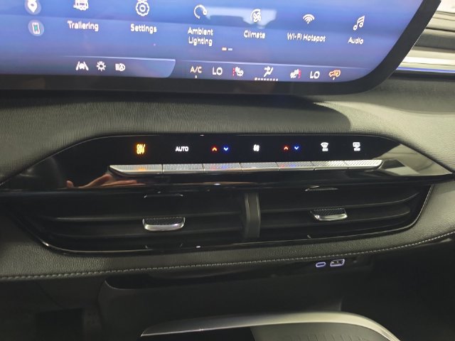 Used 2026 Buick Enclave Preferred AWD/4WD image 15