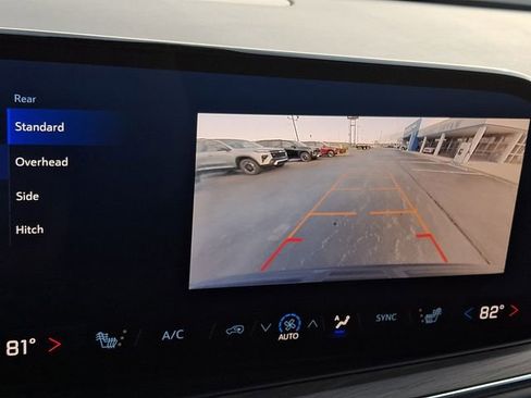 Used 2025 Chevrolet Suburban Z71 image 17