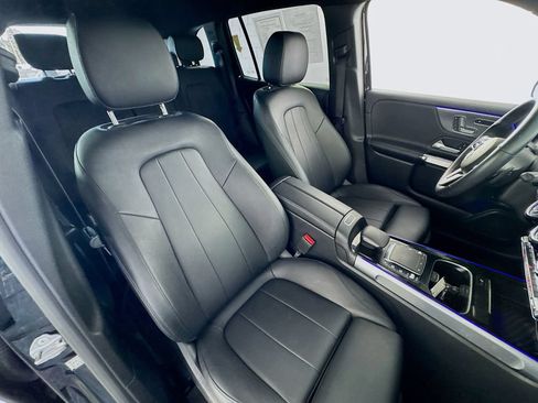 Used 2022 Mercedes-Benz GLB 250 image 27