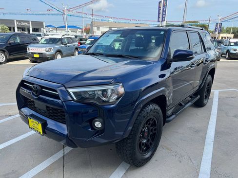 Used 2022 Toyota 4Runner SR5 Premium w/ Moonroof Package AWD/4WD image 7