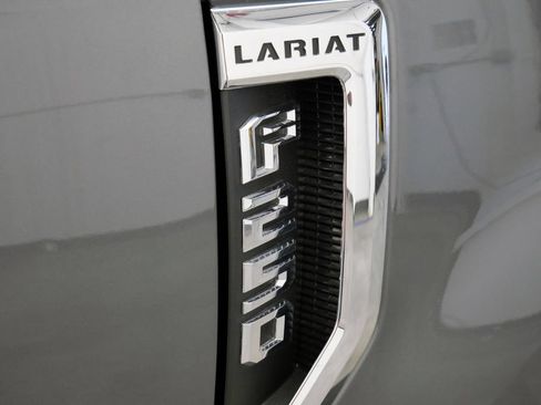 Used 2022 Ford F250 Lariat w/ Lariat Ultimate Package AWD/4WD image 9