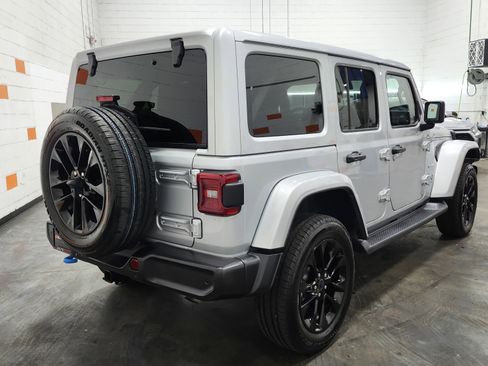 Used 2024 Jeep Wrangler Sahara w/ Technology Group image 20