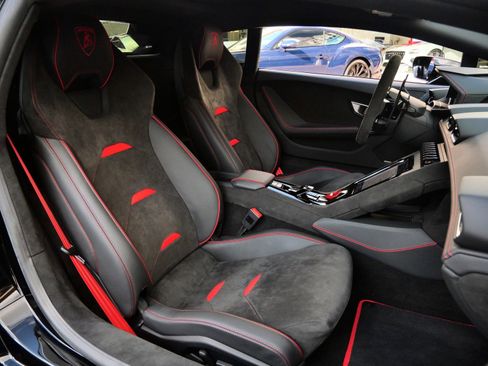 Used 2024 Lamborghini Huracan Tecnica image 8