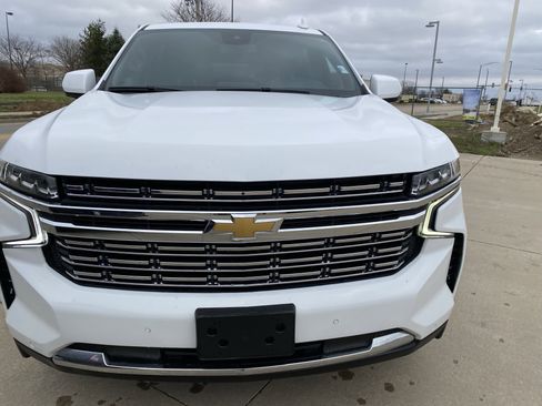 Used 2023 Chevrolet Suburban LT image 2