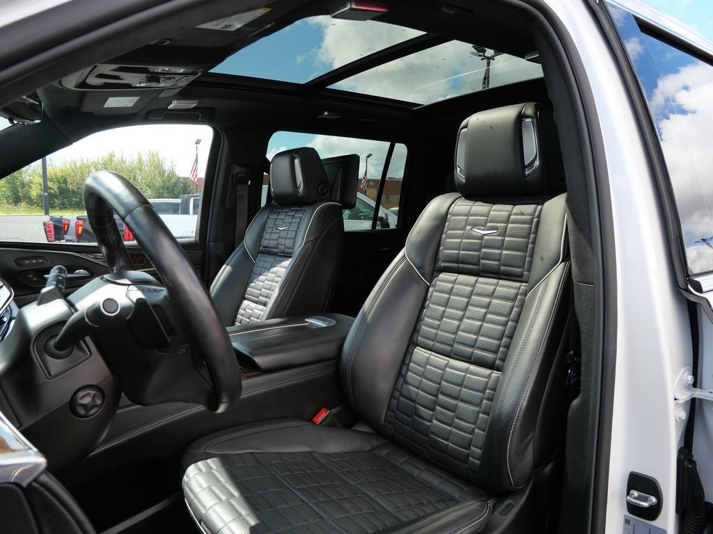 Used 2023 Cadillac Escalade ESV Premium Luxury Platinum AWD/4WD image 12