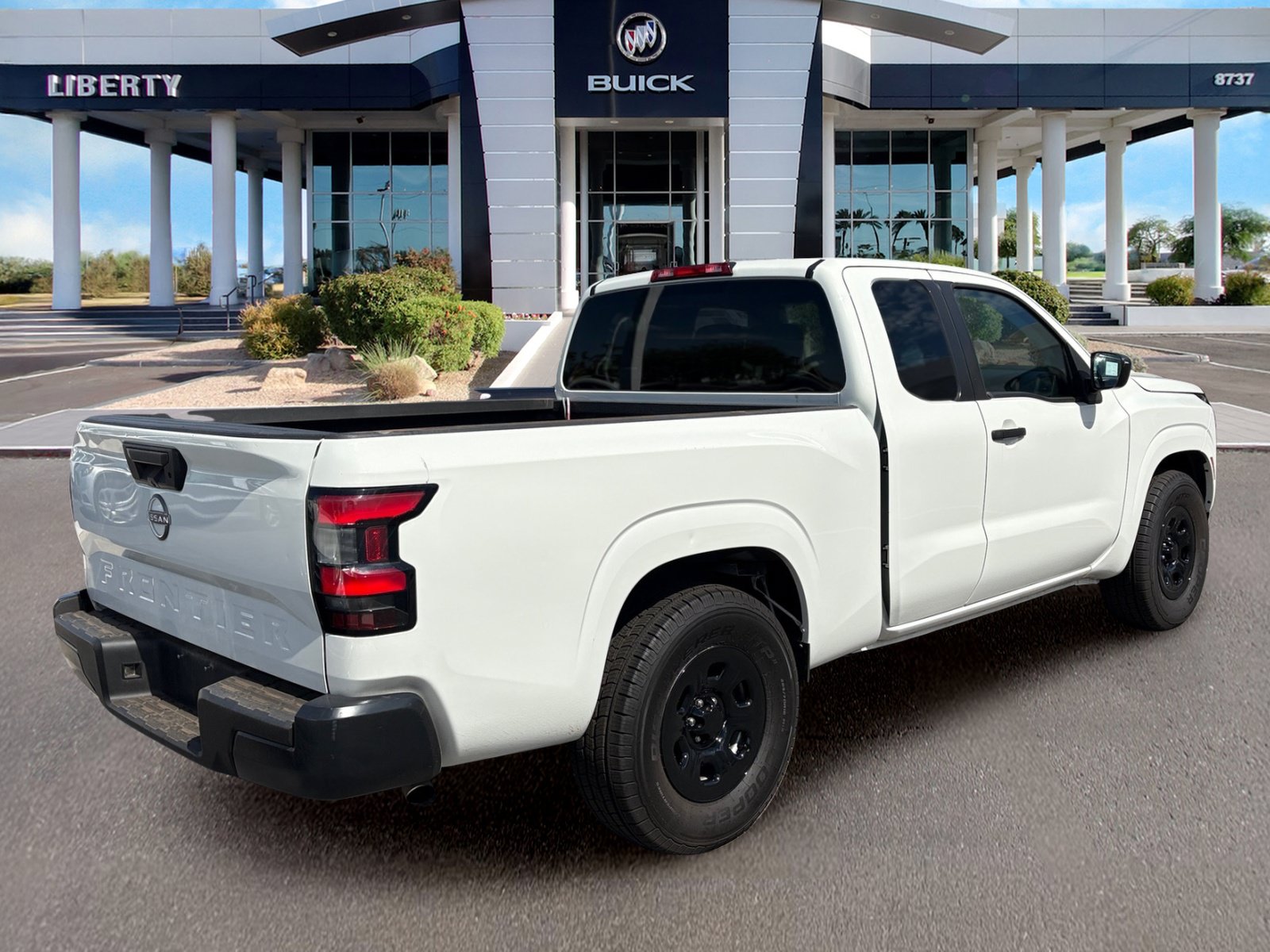 Used 2024 Nissan Frontier S RWD image 2