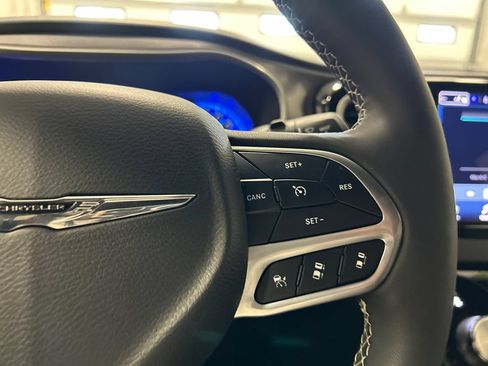 Used 2025 Chrysler Pacifica Select FWD image 20