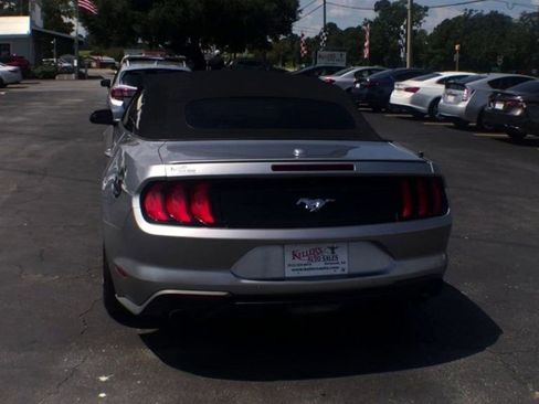 Used 2020 Ford Mustang Premium image 7