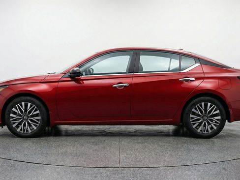 Used 2025 Nissan Altima 2.5 SV FWD image 5