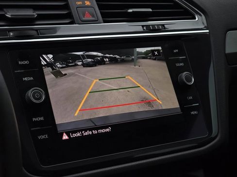 Used 2022 Volkswagen Tiguan SE image 17