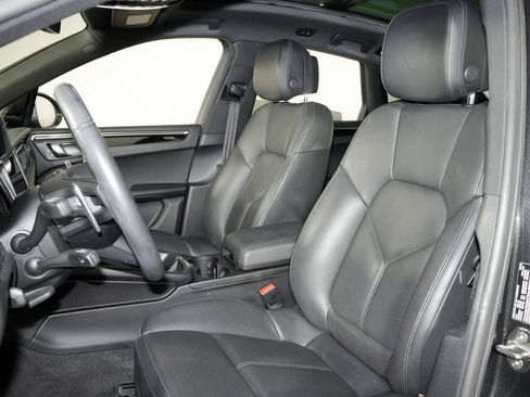 Certified 2023 Porsche Macan Turbo AWD/4WD image 5