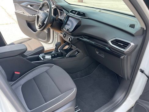 Used 2023 Chevrolet TrailBlazer LT w/ Convenience Package FWD image 19