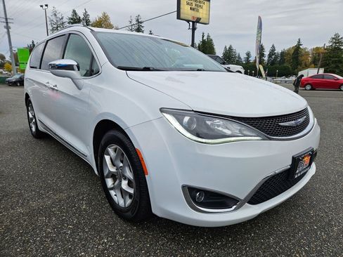 Used 2019 Chrysler Pacifica Limited image 15
