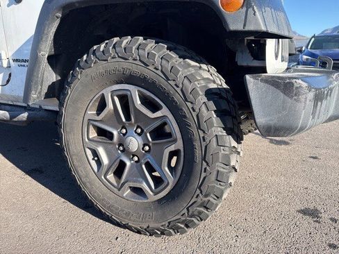 Used 2015 Jeep Wrangler Unlimited Rubicon w/ Connectivity Group image 10