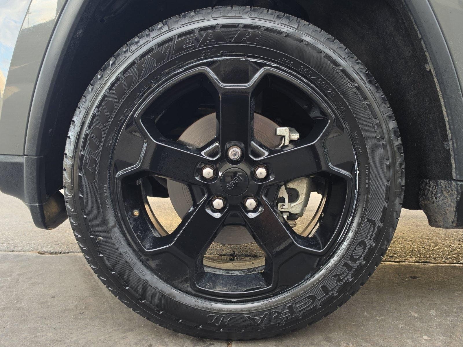 Used 2019 Jeep Grand Cherokee Laredo AWD/4WD image 32