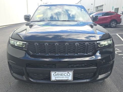 Used 2024 Jeep Grand Cherokee L Laredo image 2