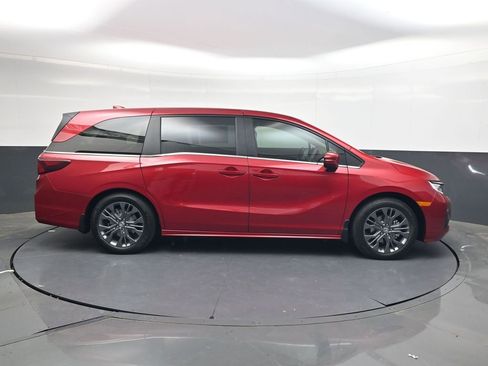New 2026 Honda Odyssey Touring image 3