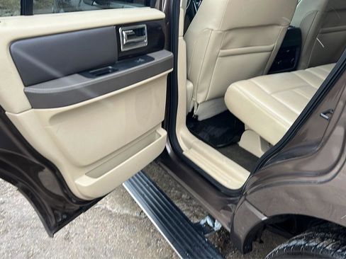 Used 2016 Lincoln Navigator Reserve image 9