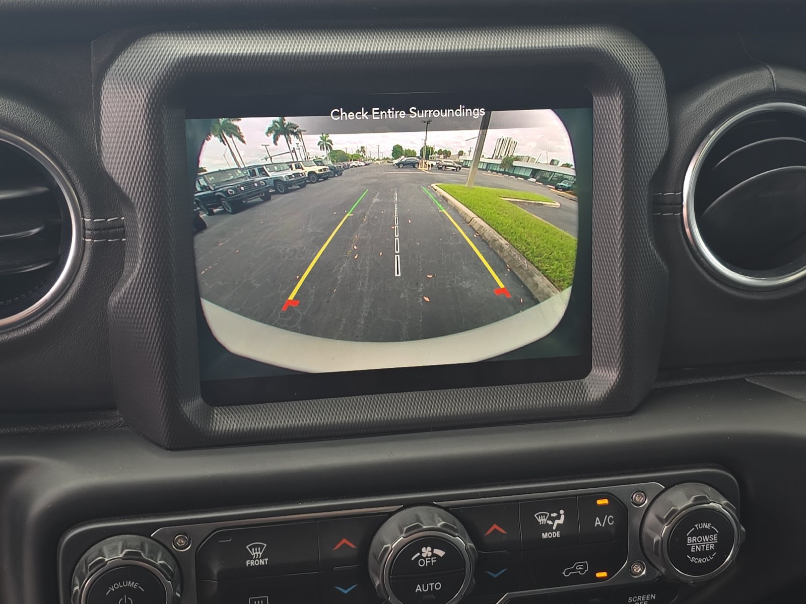 Used 2021 Jeep Wrangler Unlimited Sahara AWD/4WD image 26