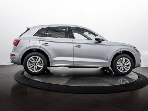 Used 2023 Audi Q5 2.0T Premium w/ Convenience Package AWD/4WD image 3