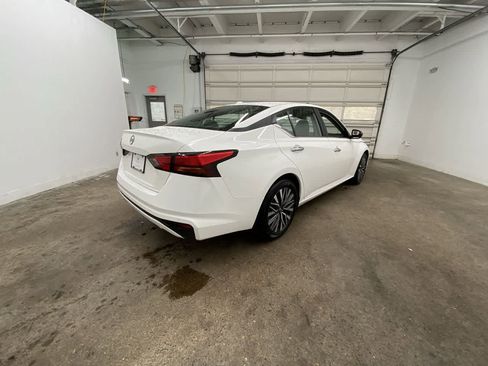 Used 2025 Nissan Altima 2.5 SV FWD image 6