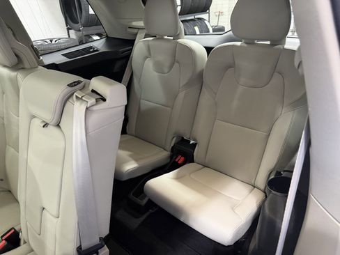 Used 2023 Volvo XC90 B5 Plus w/ Protection Package Premier image 24