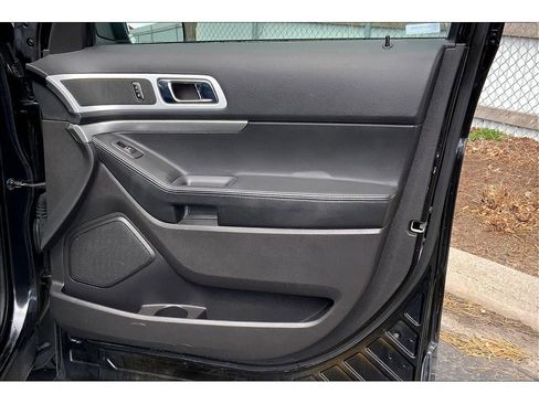 Used 2013 Ford Explorer XLT image 25