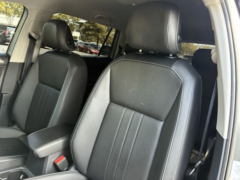 Used 2023 Volkswagen Tiguan SE FWD image 21