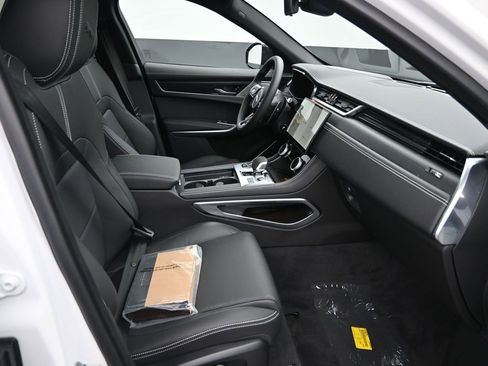 New 2026 Jaguar F-PACE R-Dynamic S image 10