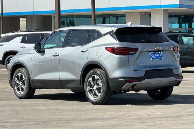 Used 2025 Chevrolet Blazer LT AWD/4WD image 6