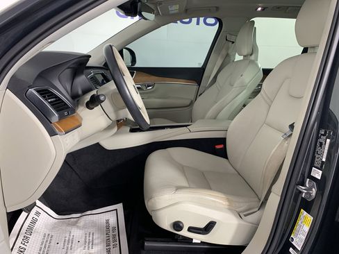 Used 2021 Volvo XC90 T5 Momentum w/ Protection Package FWD image 16