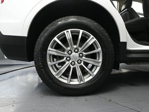 Used 2017 Cadillac XT5 Luxury image 15