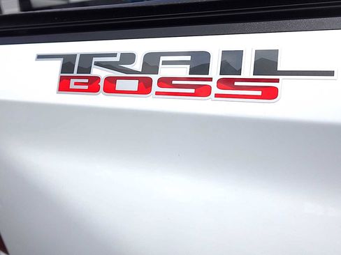 Used 2021 Chevrolet Silverado 1500 LT Trail Boss AWD/4WD image 10