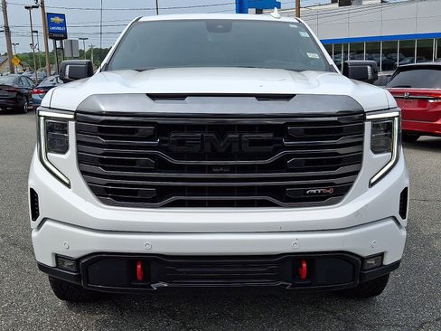 Used 2024 GMC Sierra 1500 AT4 w/ Technology Package AWD/4WD image 2