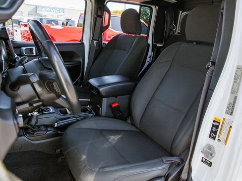 Used 2021 Jeep Gladiator Willys image 14
