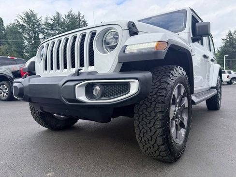 Used 2018 Jeep Wrangler Unlimited Sahara w/ Uconnect 4C Nav & Sound Group AWD/4WD image 10